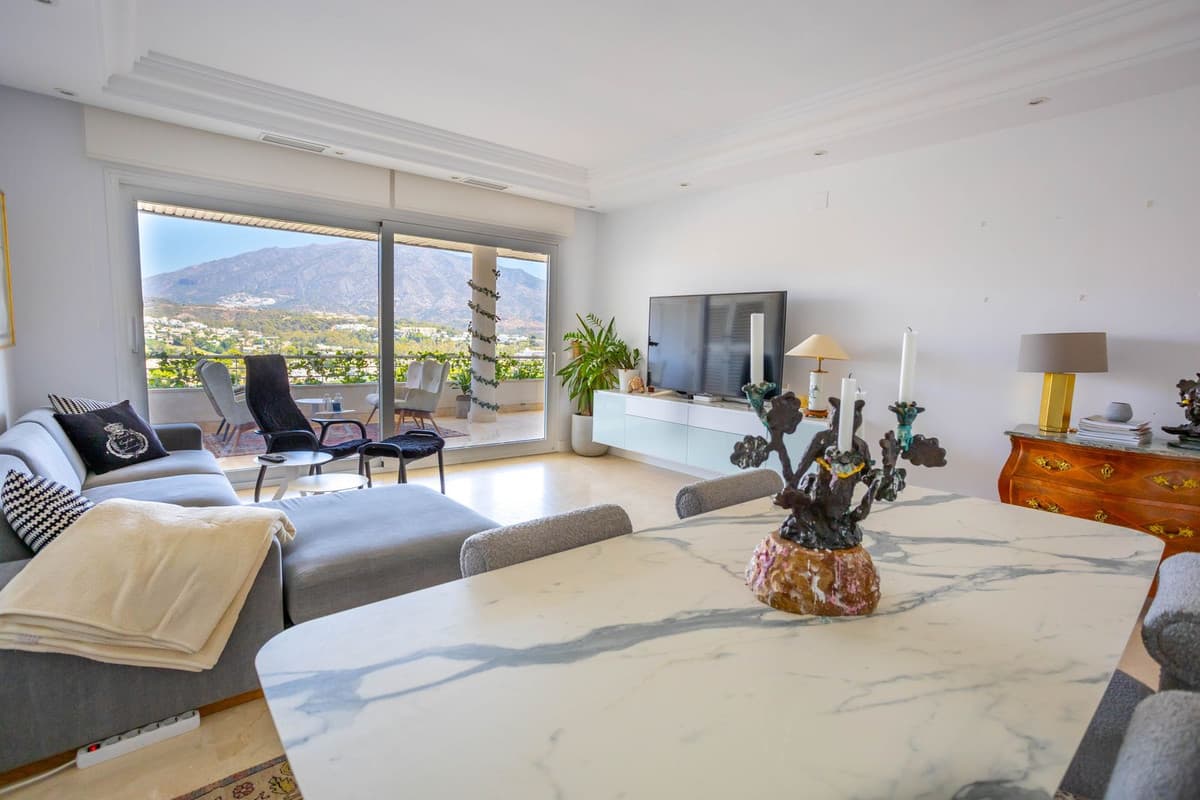Middle Floor Apartment in Nueva Andalucía — photo 5 of 10