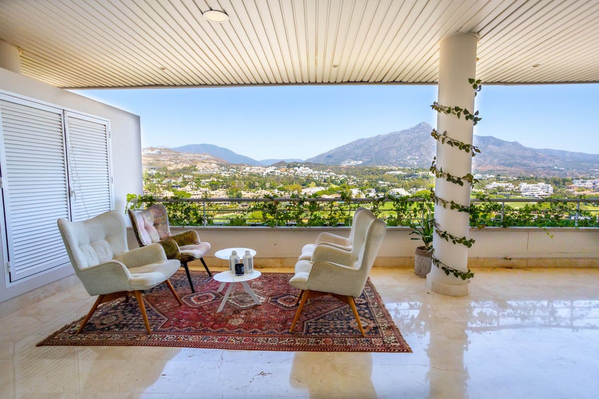 Middle Floor Apartment in Nueva Andalucía — photo 6 of 10