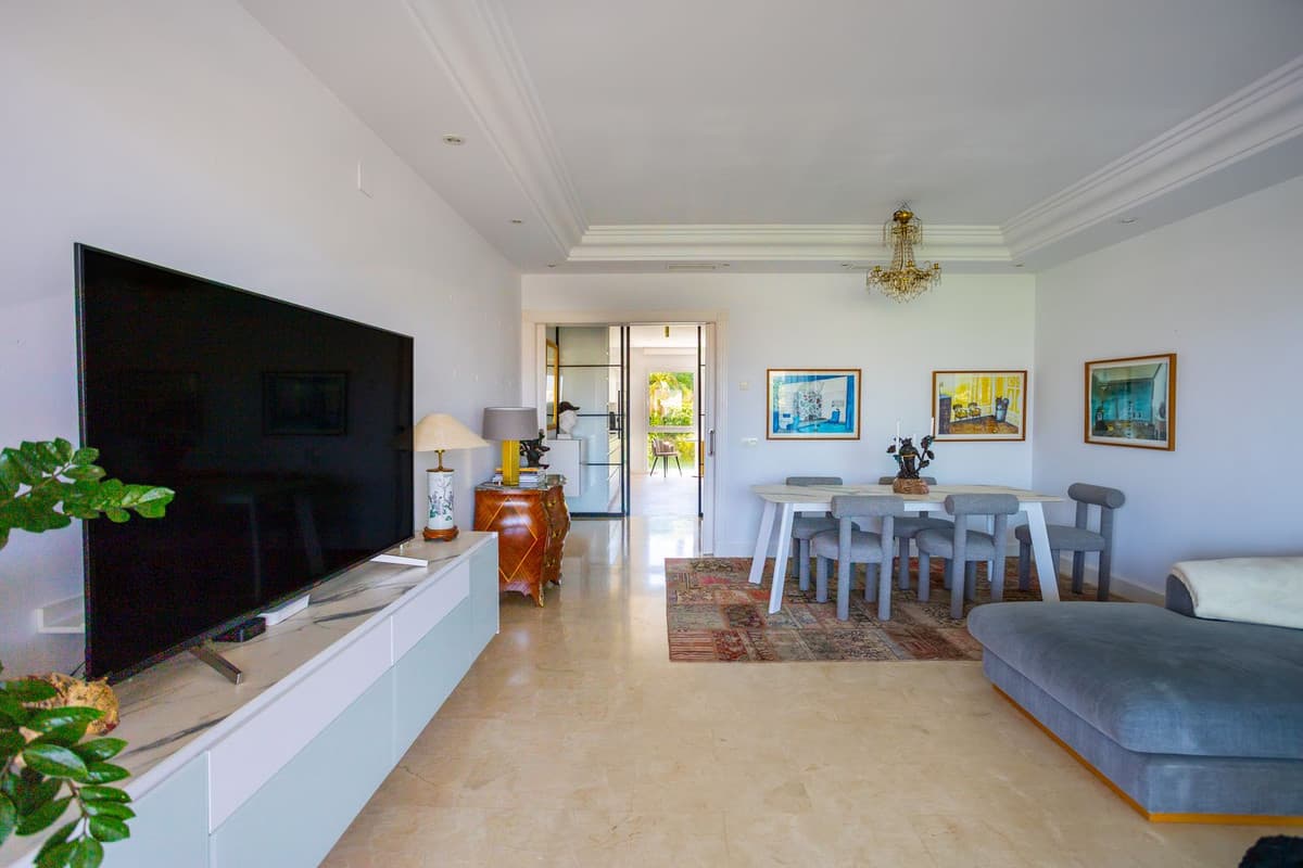 Middle Floor Apartment in Nueva Andalucía — photo 8 of 10
