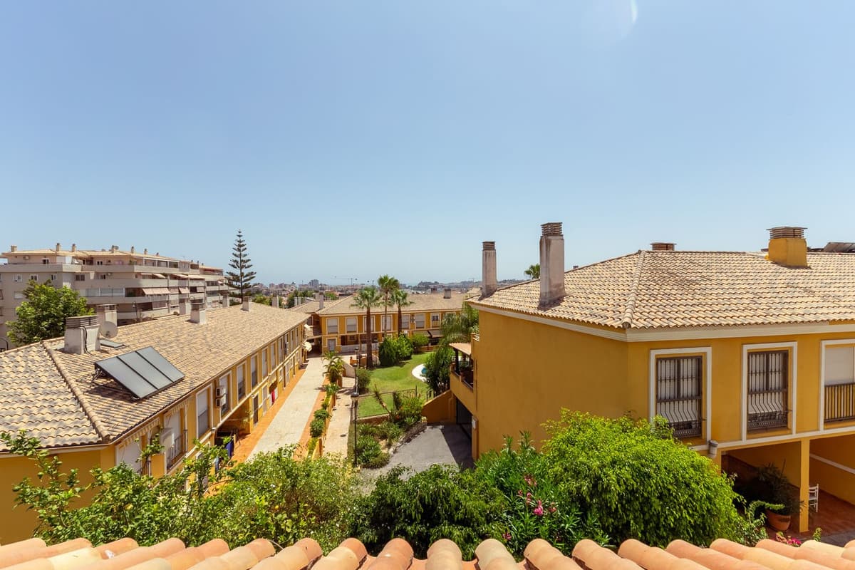 Townhouse in Las Lagunas — photo 2 of 10