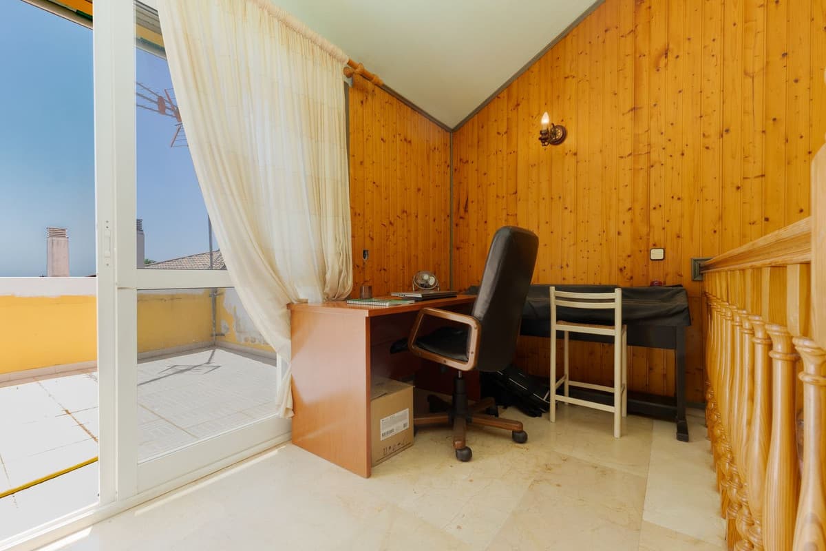 Townhouse in Las Lagunas — photo 10 of 10