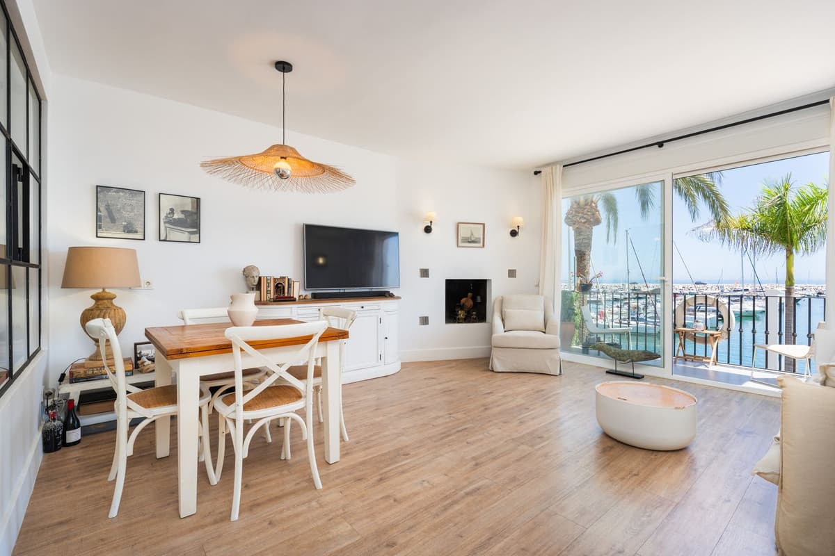 Middle Floor Apartment in Puerto Banús — photo 1 of 10