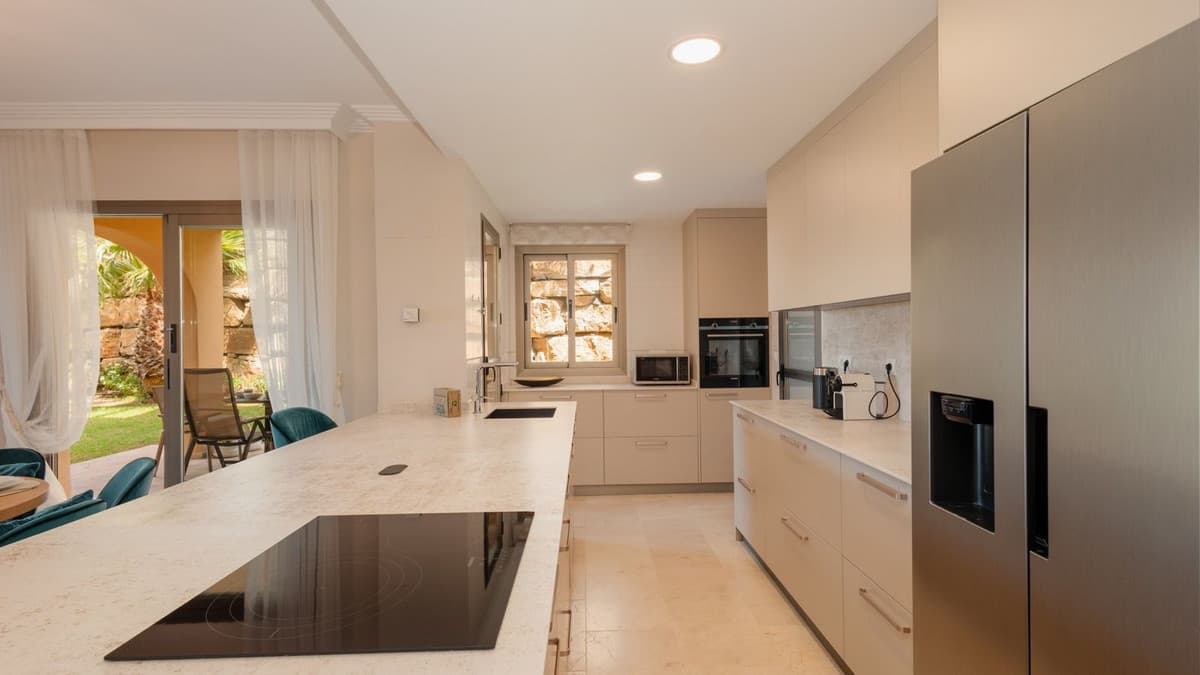 Ground Floor Apartment in Benahavís — photo 9 of 10