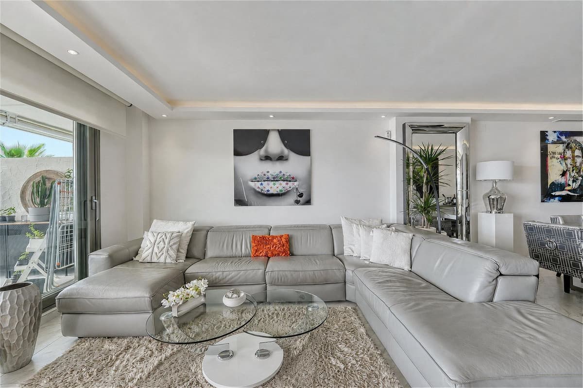 Ground Floor Apartment in Benahavís — photo 3 of 10