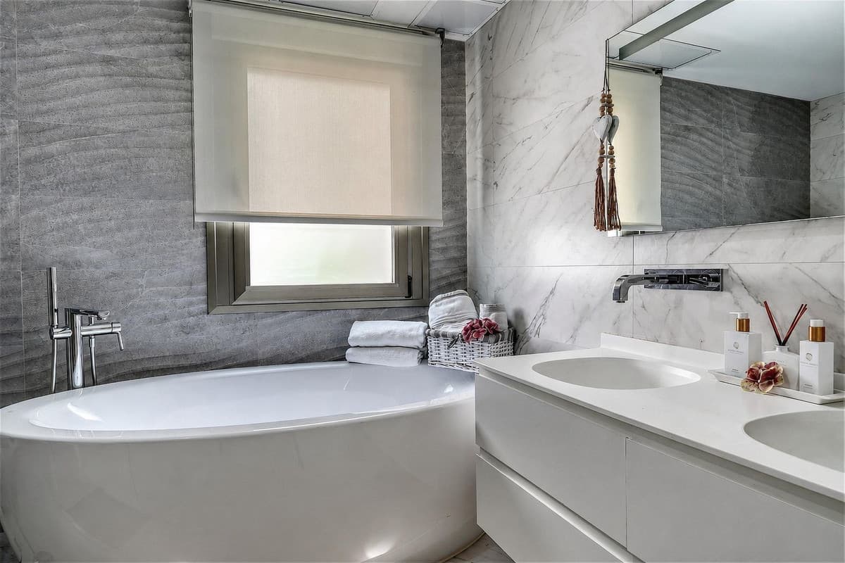 Ground Floor Apartment in Benahavís — photo 7 of 10