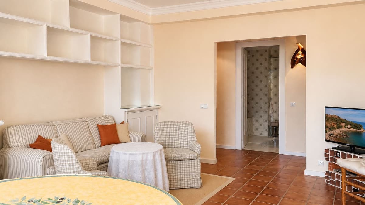Middle Floor Apartment in Nueva Andalucía — photo 5 of 10