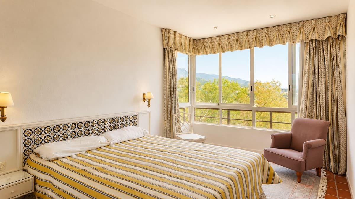 Middle Floor Apartment in Nueva Andalucía — photo 8 of 10