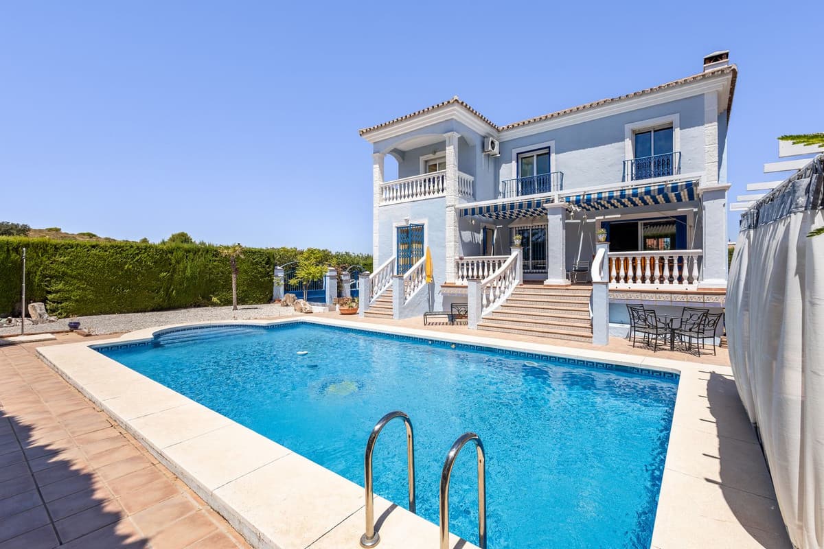 Detached Villa in Coín — photo 2 of 10