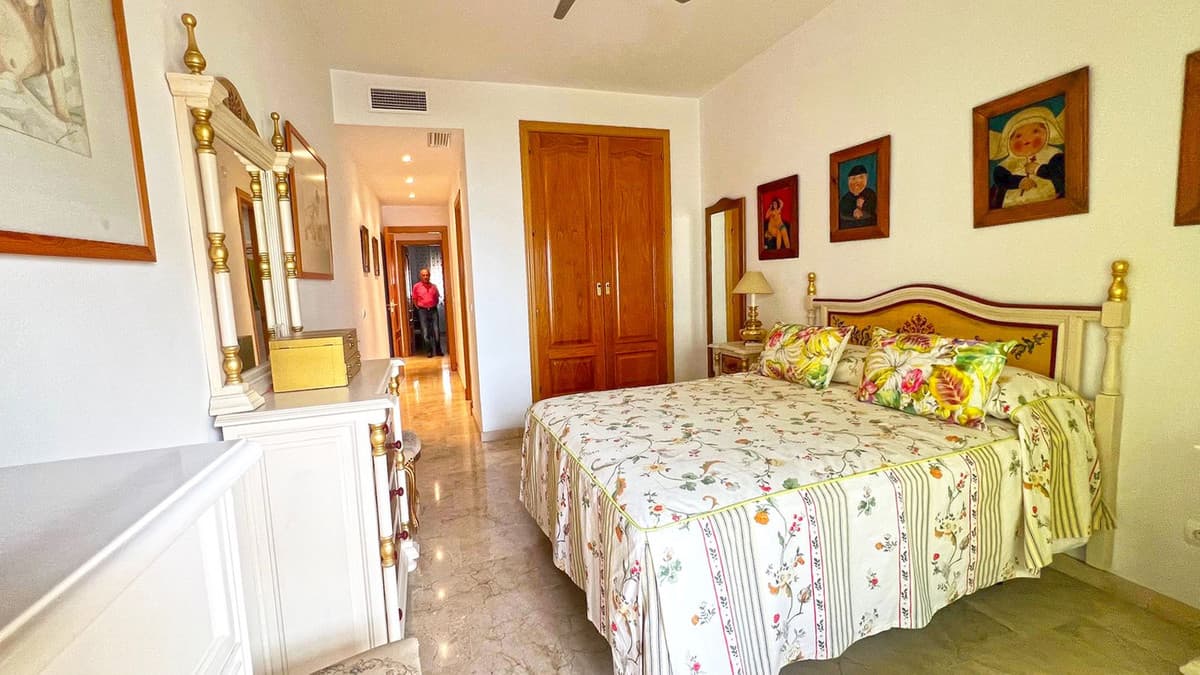 Middle Floor Apartment in Marbella — photo 4 of 10
