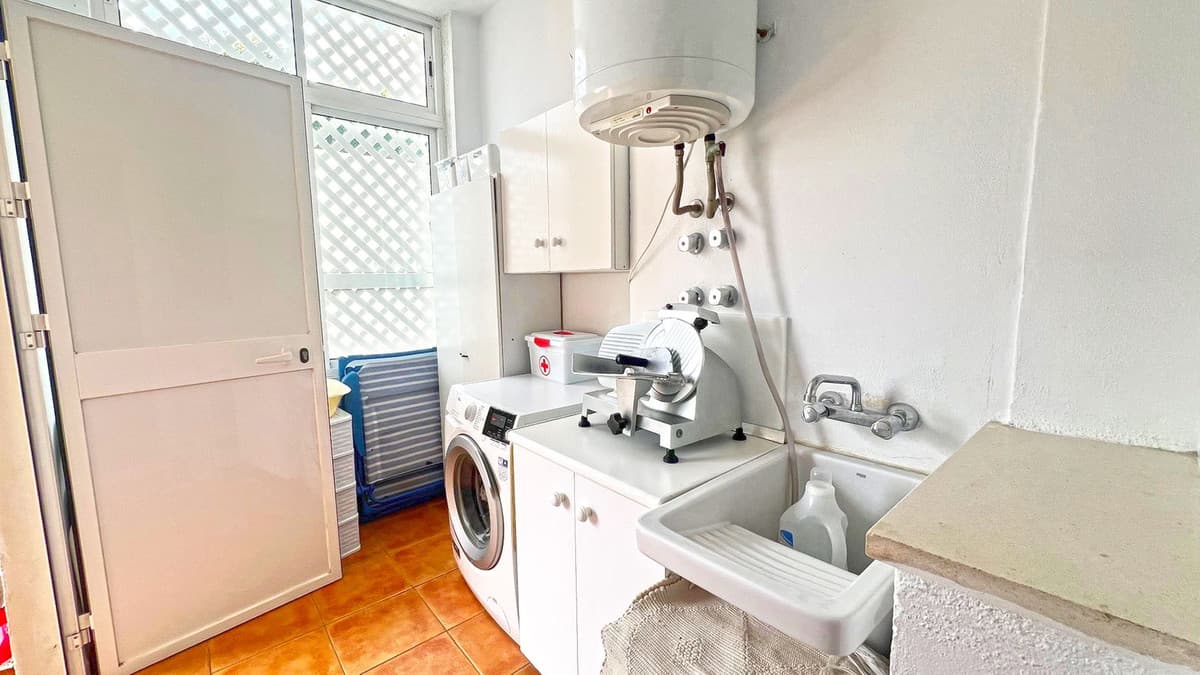 Middle Floor Apartment in Marbella — photo 10 of 10