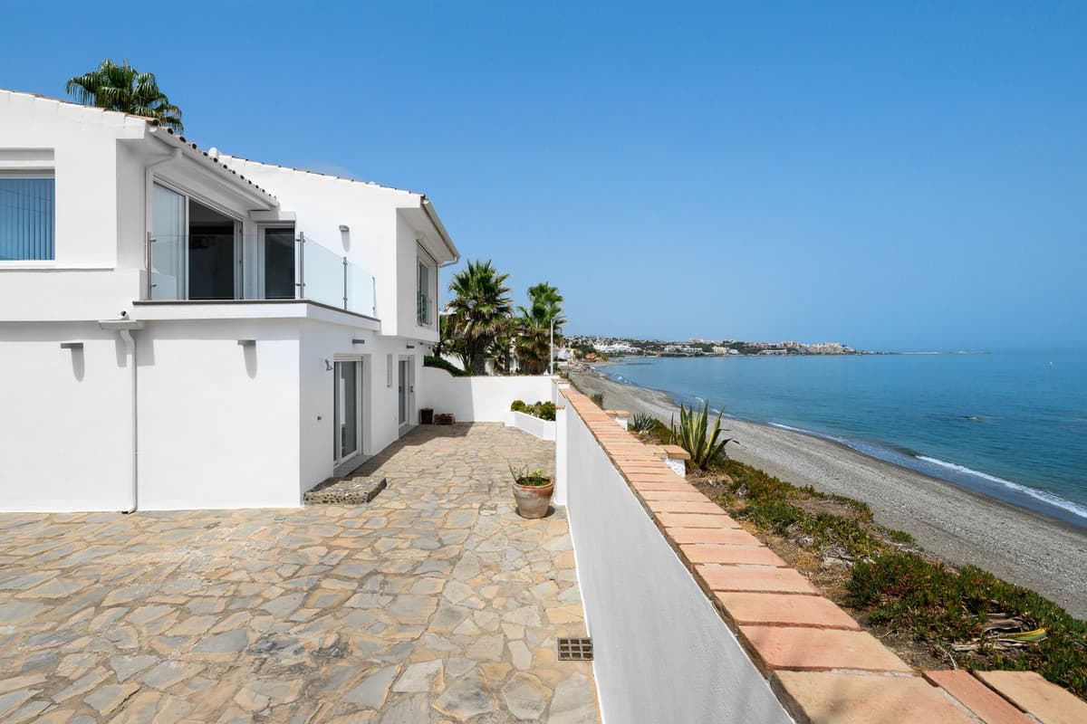 Detached Villa in Estepona — photo 1 of 10