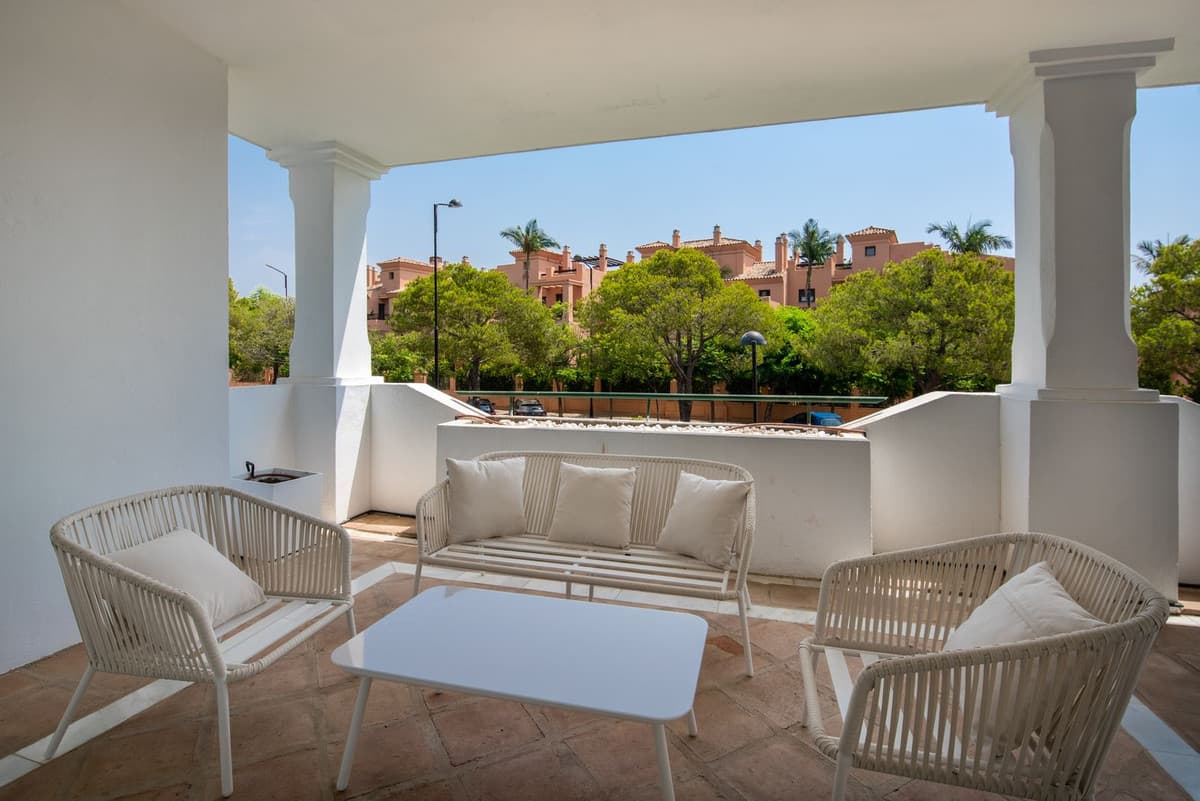 Middle Floor Apartment in El Presidente — photo 5 of 10