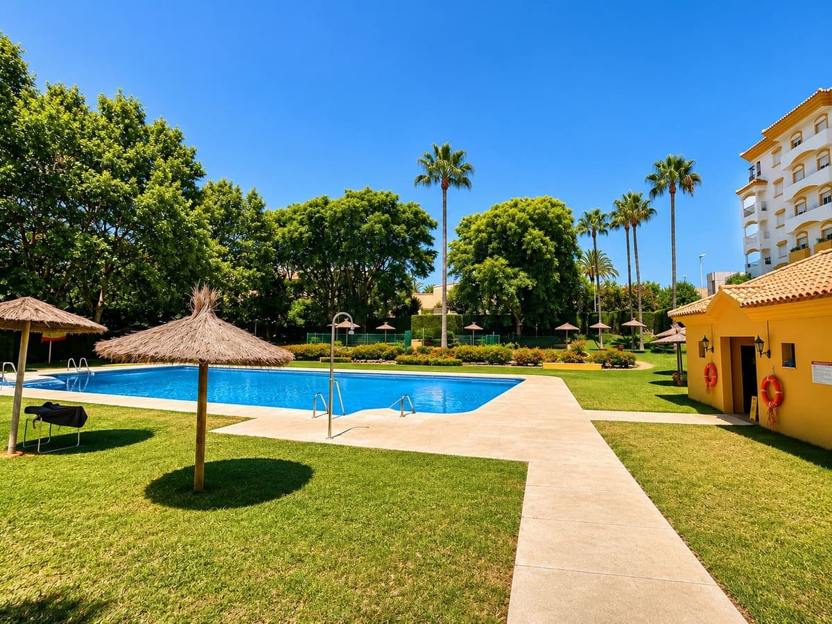 Middle Floor Apartment in Estepona — photo 5 of 10
