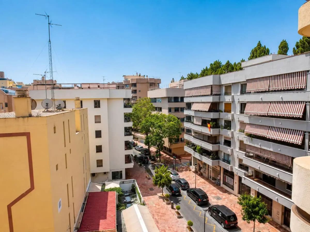 Middle Floor Apartment in Marbella — photo 3 of 10