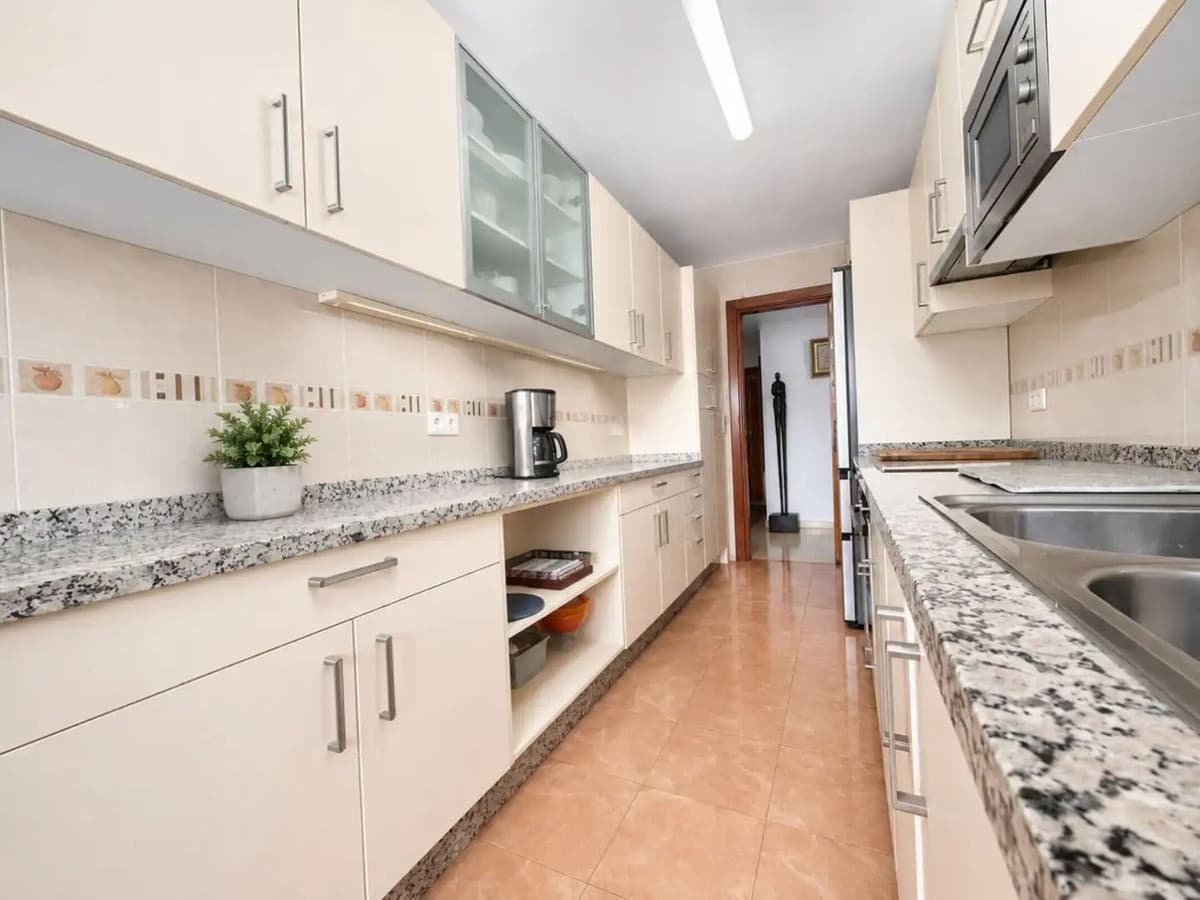 Middle Floor Apartment in Marbella — photo 8 of 10