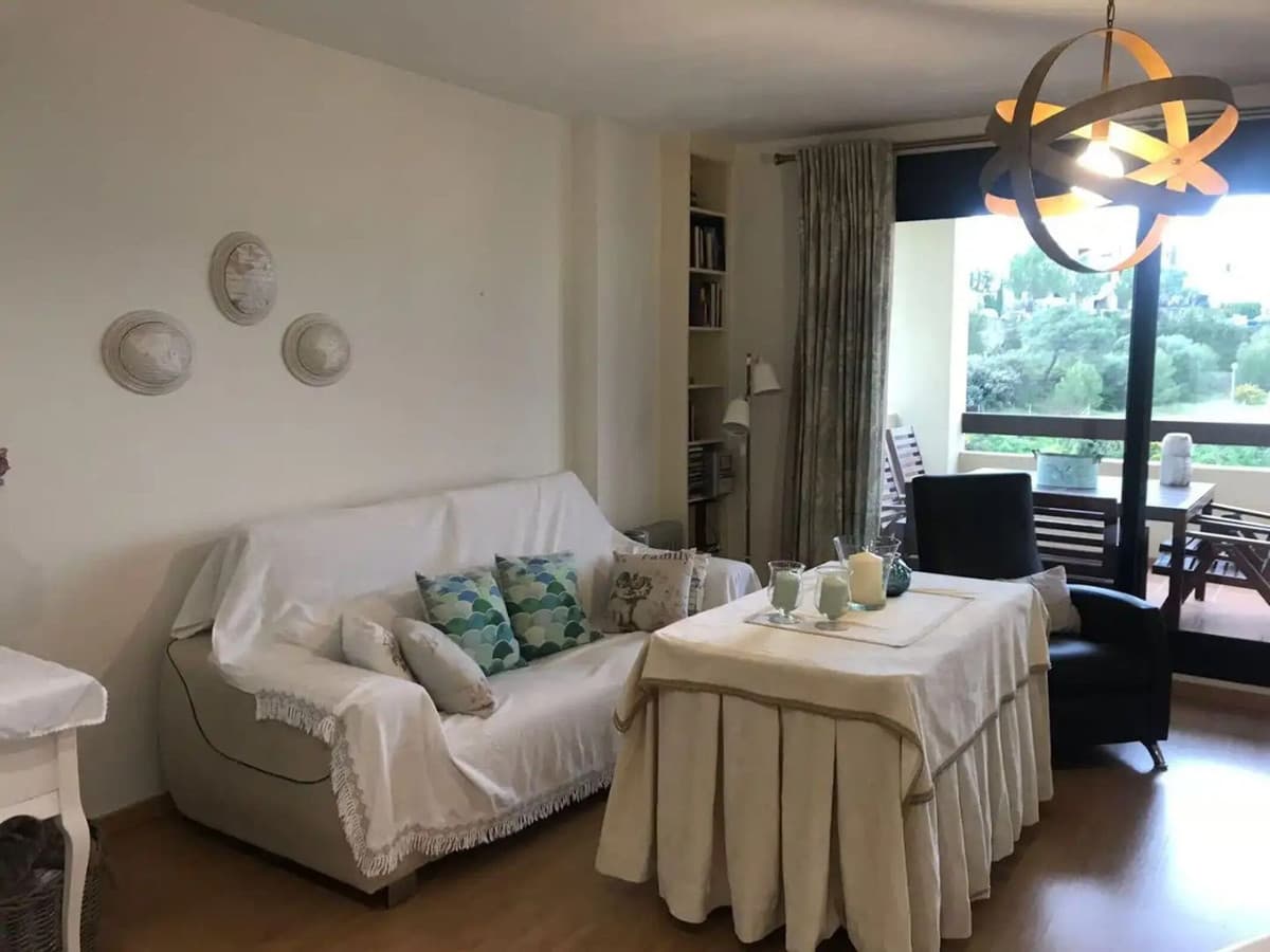 Middle Floor Apartment in Estepona — photo 5 of 10
