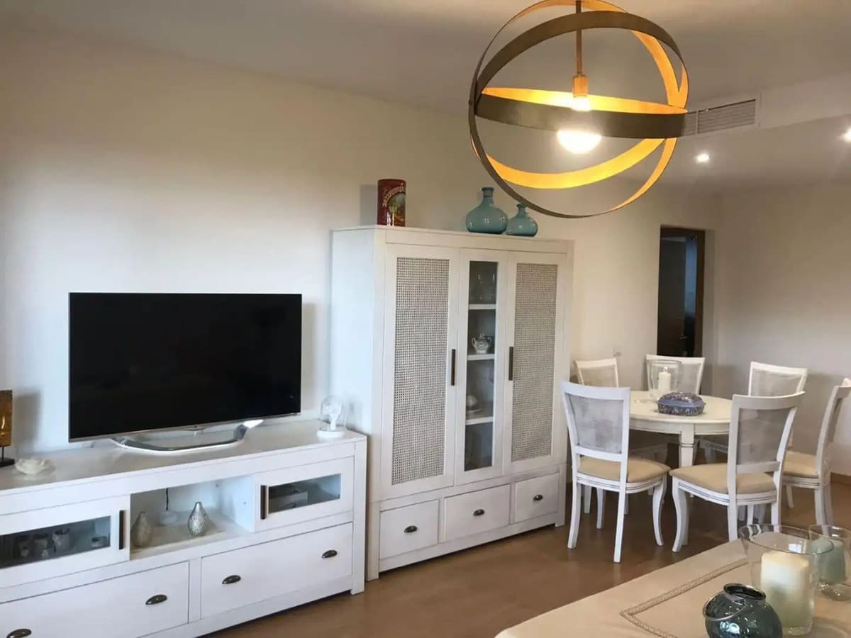 Middle Floor Apartment in Estepona — photo 8 of 10