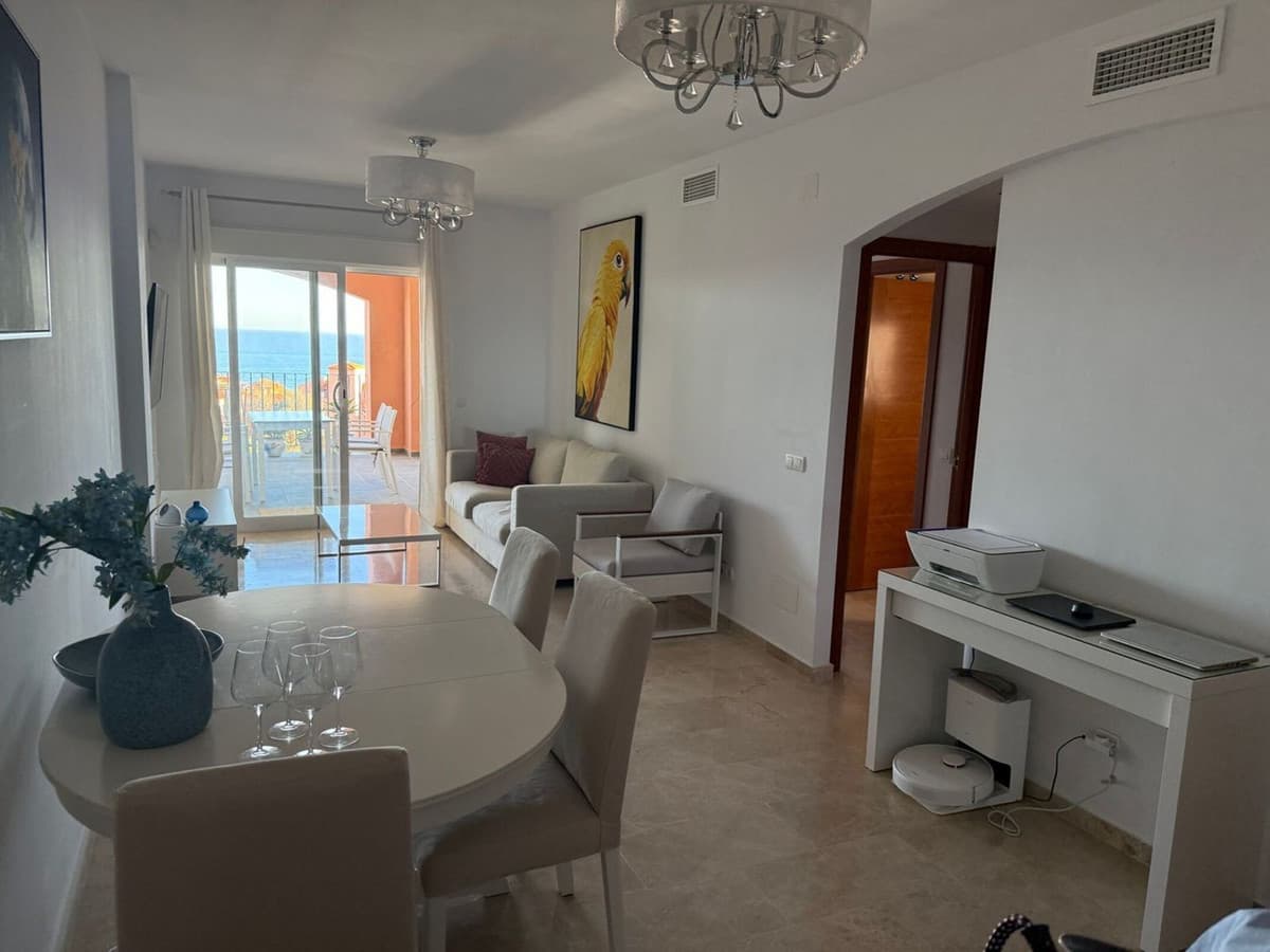 Middle Floor Apartment in La Duquesa — photo 3 of 7