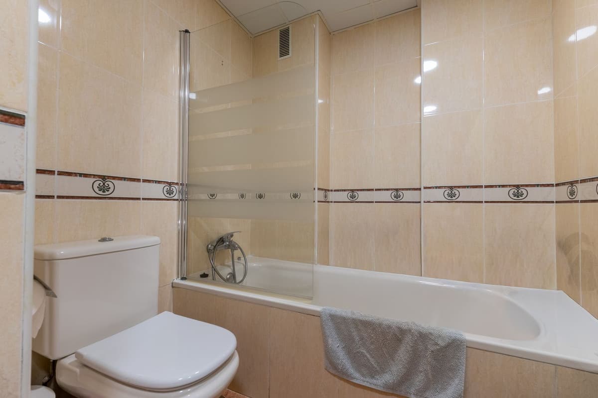 Middle Floor Apartment in Torremolinos — photo 4 of 10