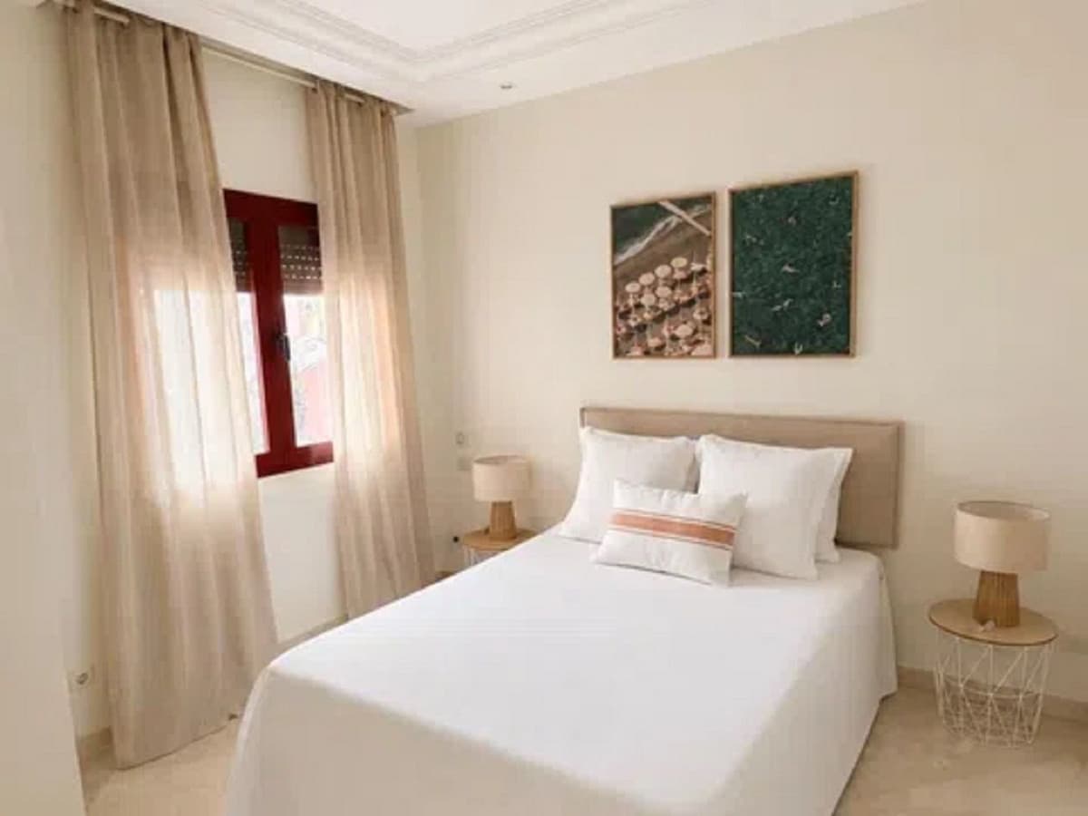 Middle Floor Apartment in Marbella — photo 3 of 10