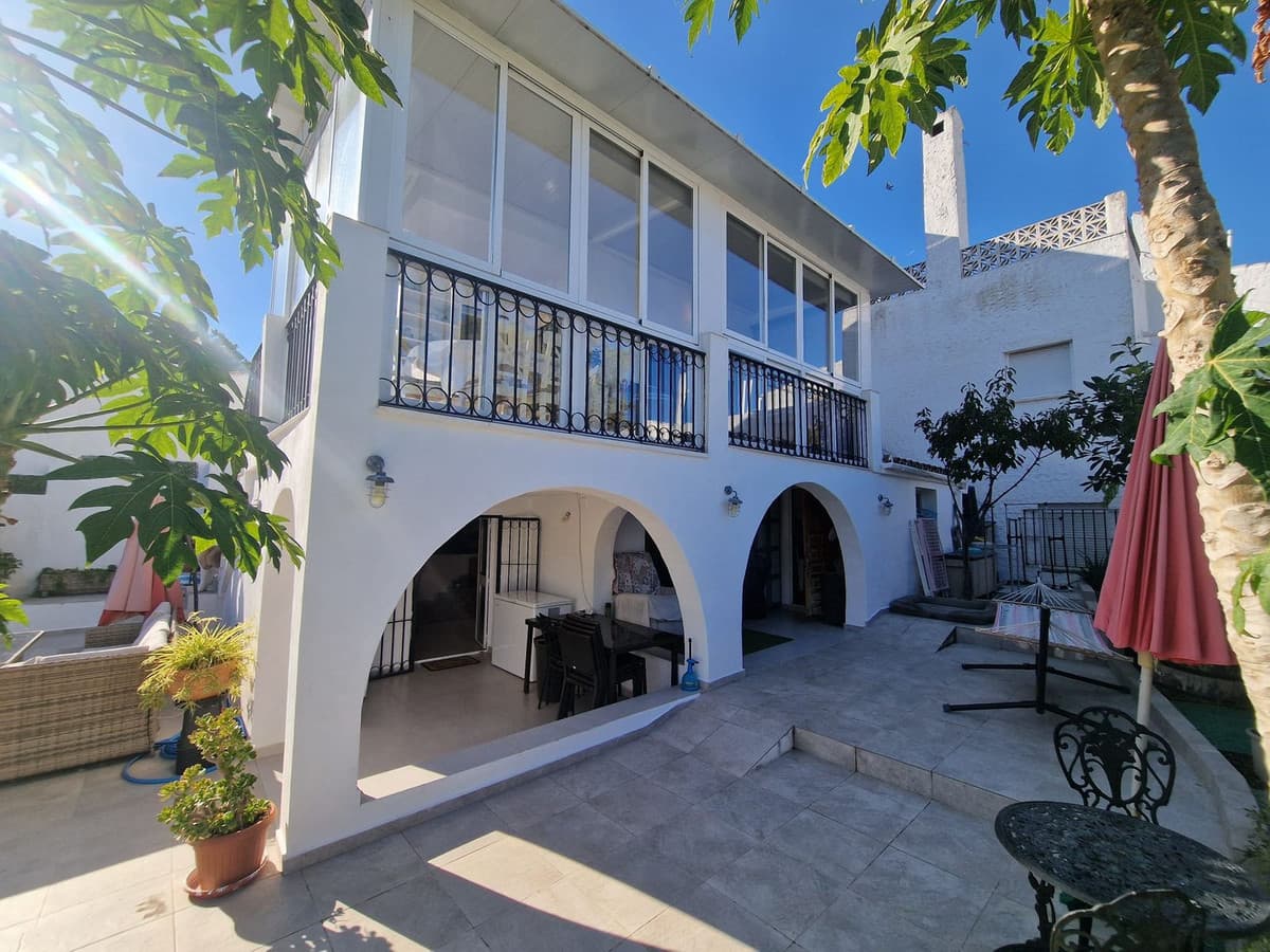 Townhouse in Estepona — photo 2 of 10
