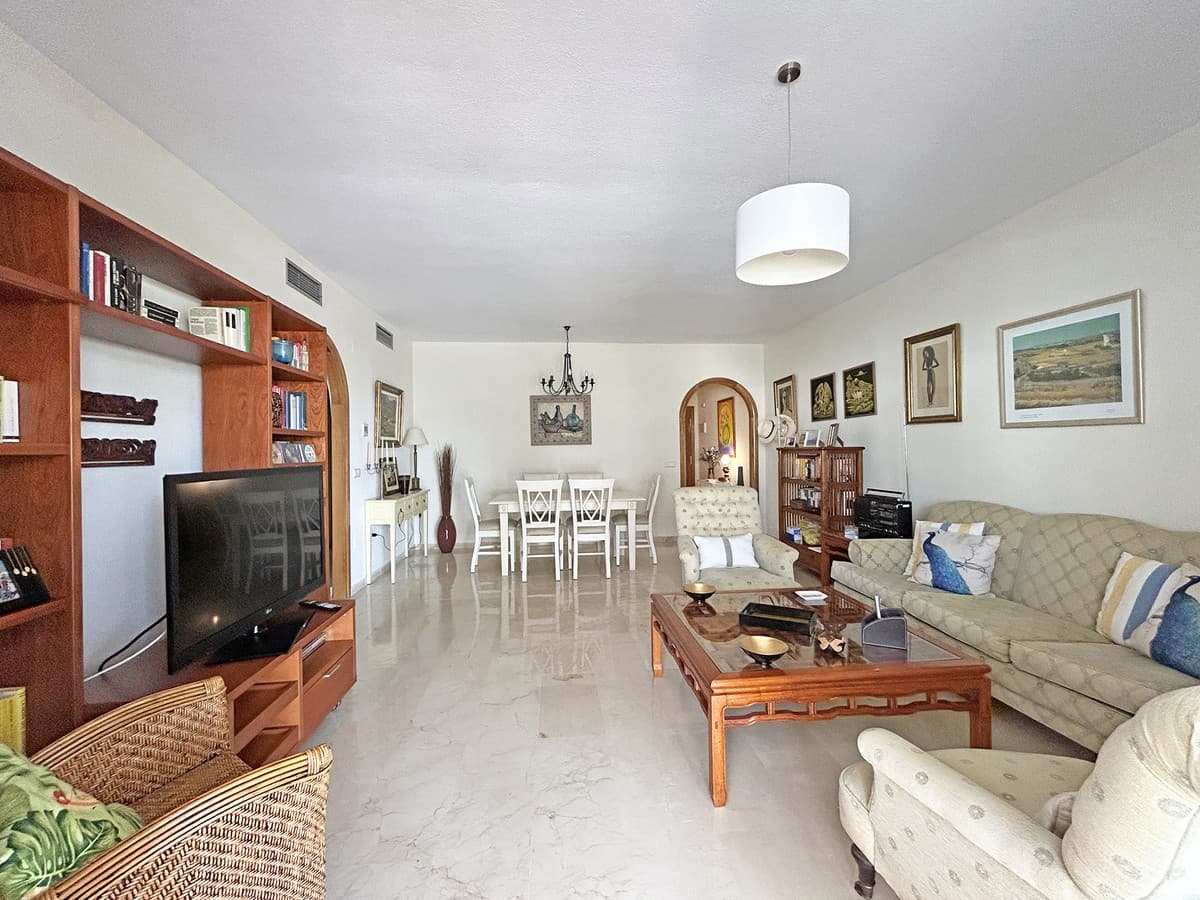 Middle Floor Apartment in The Golden Mile — photo 4 of 10