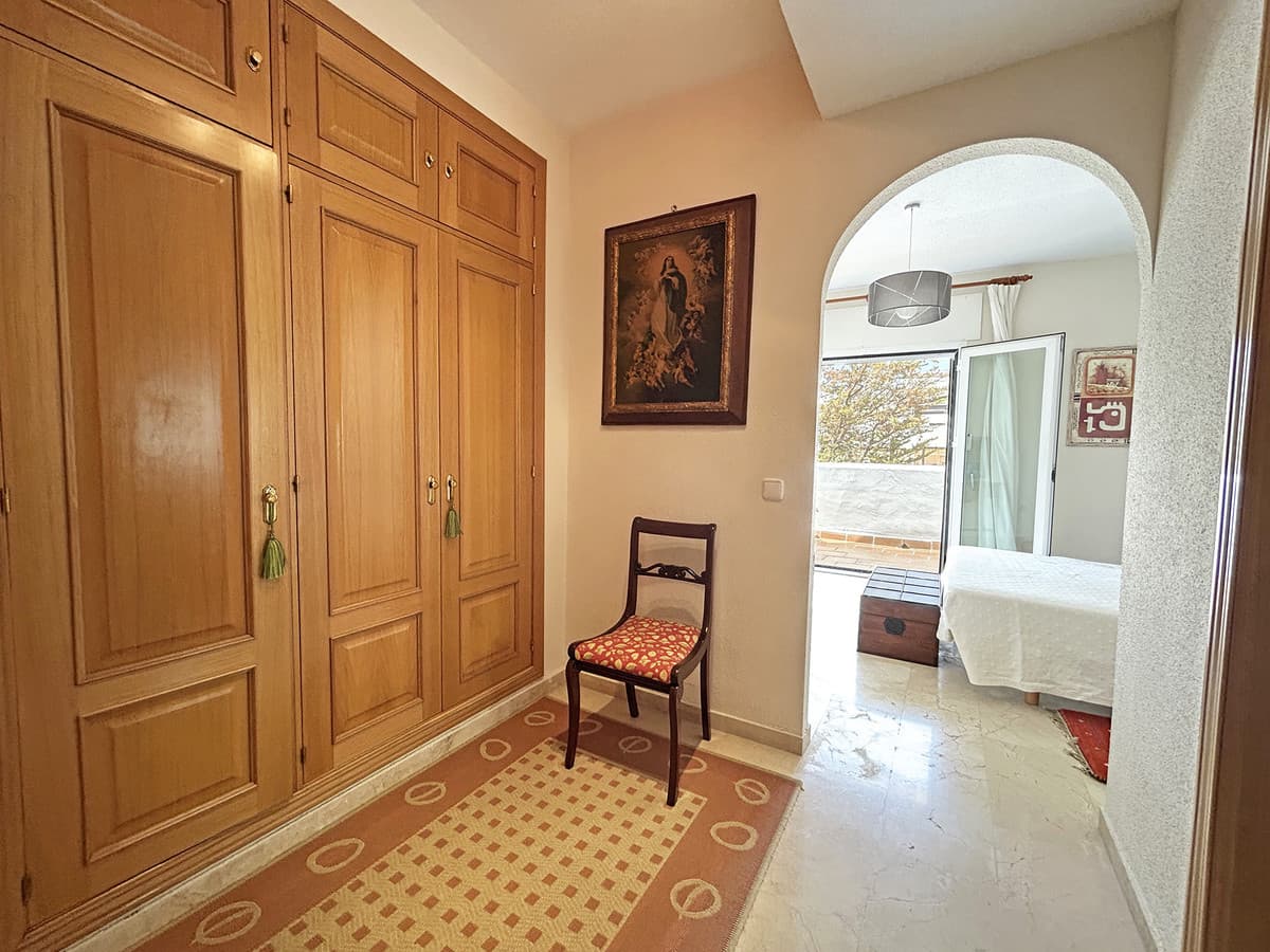 Middle Floor Apartment in The Golden Mile — photo 8 of 10
