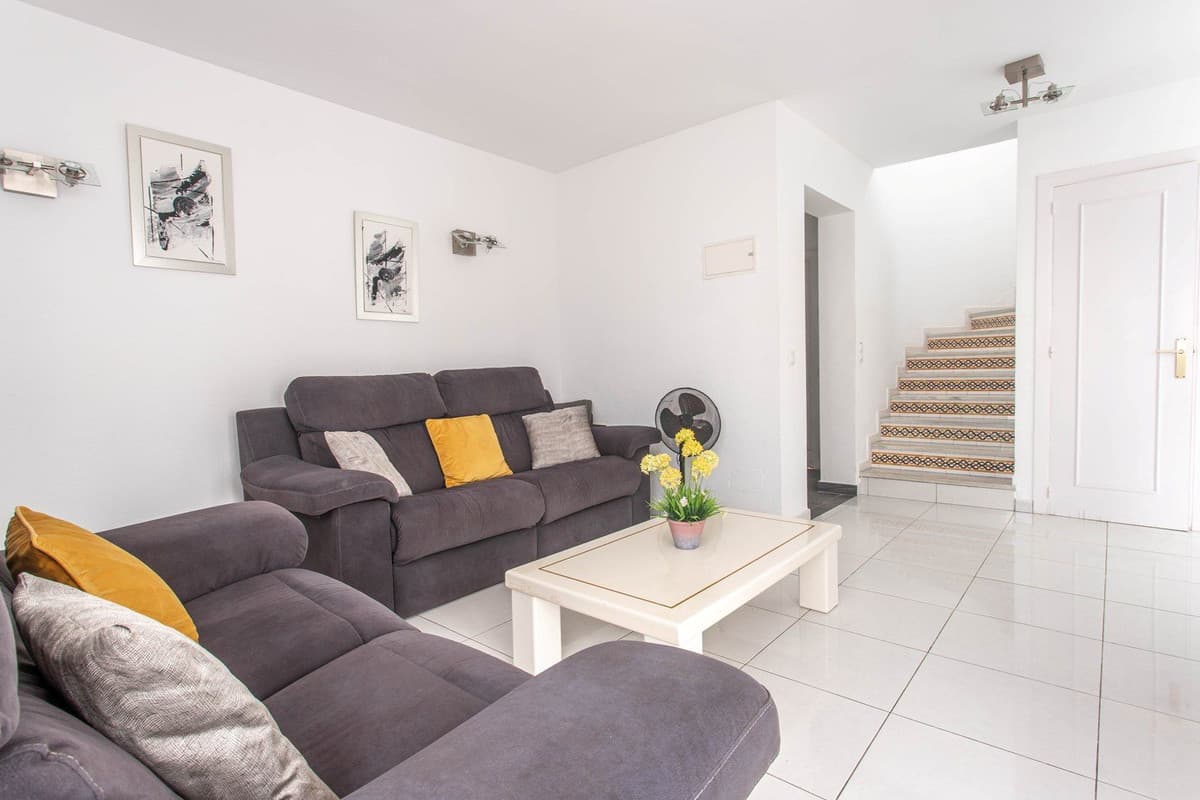 Semi-Detached House in Riviera del Sol — photo 2 of 10