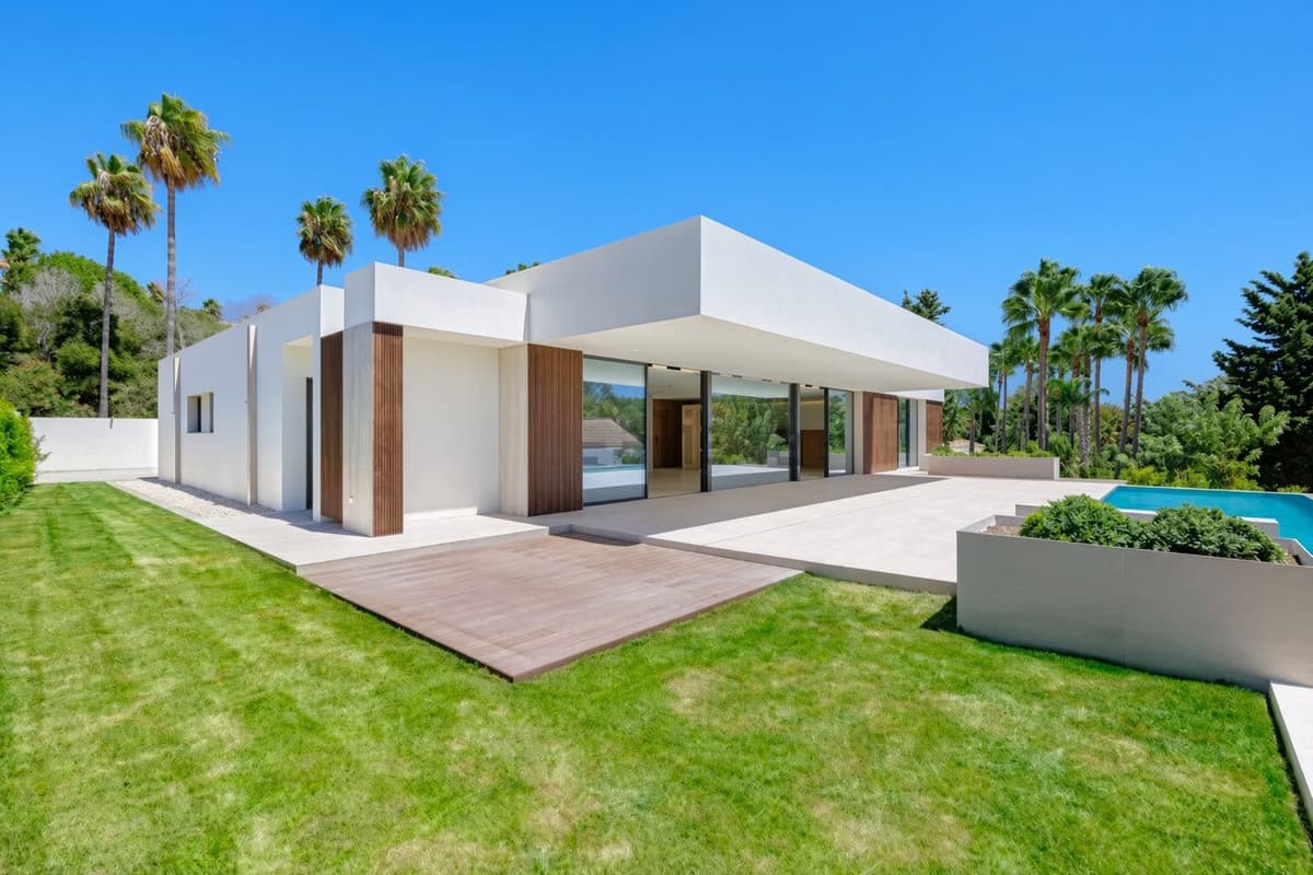 Detached Villa in Sotogrande Alto — photo 1 of 10