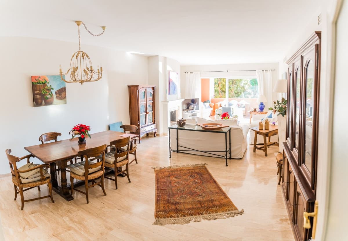 Middle Floor Apartment in Guadalmina Baja — photo 2 of 10