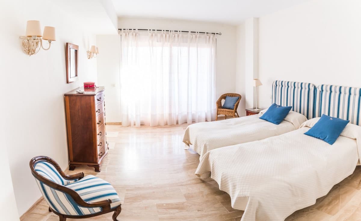 Middle Floor Apartment in Guadalmina Baja — photo 9 of 10