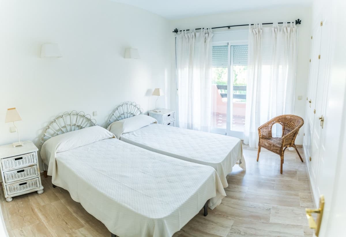 Middle Floor Apartment in Guadalmina Baja — photo 10 of 10