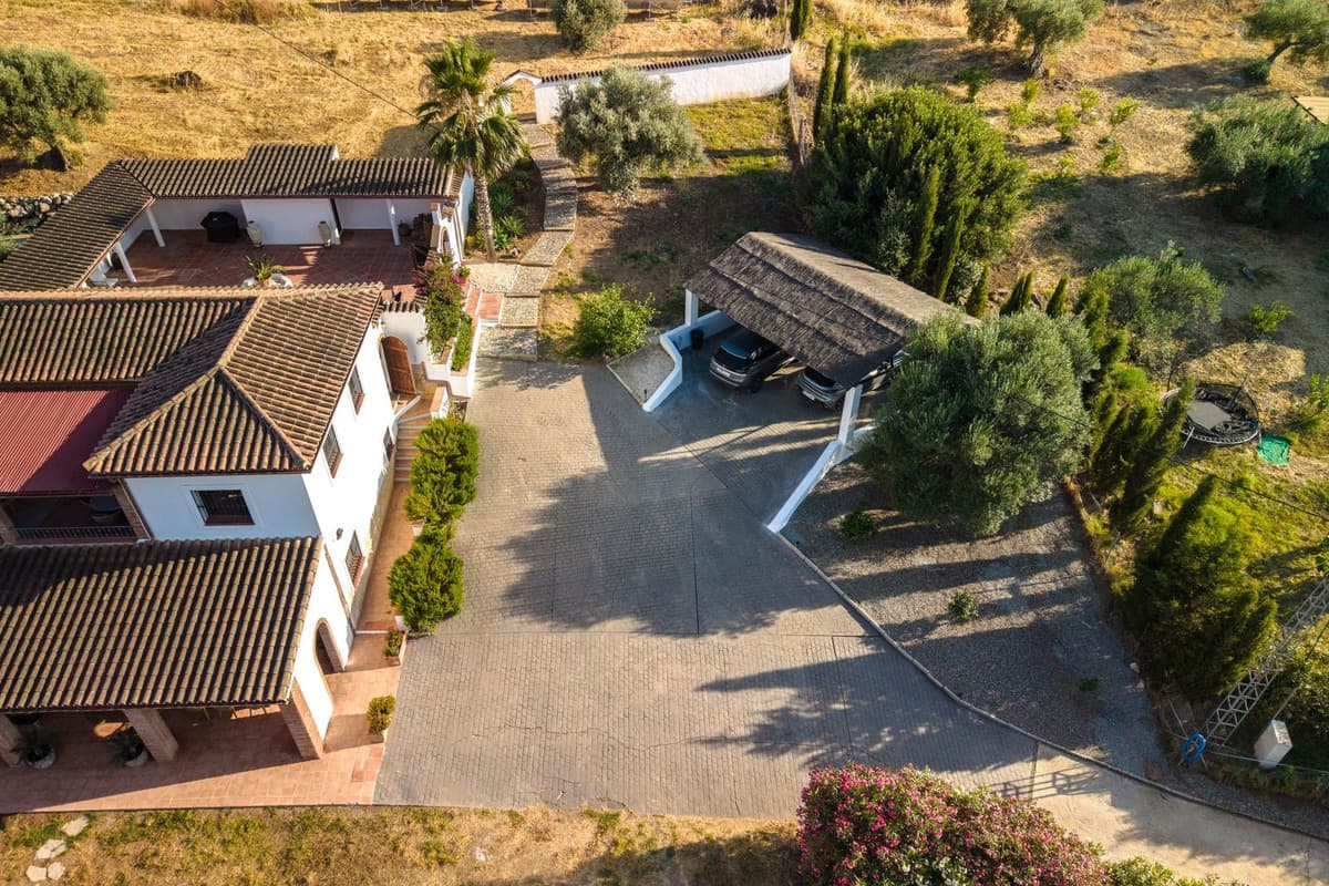 Detached Villa in Coín — photo 5 of 10