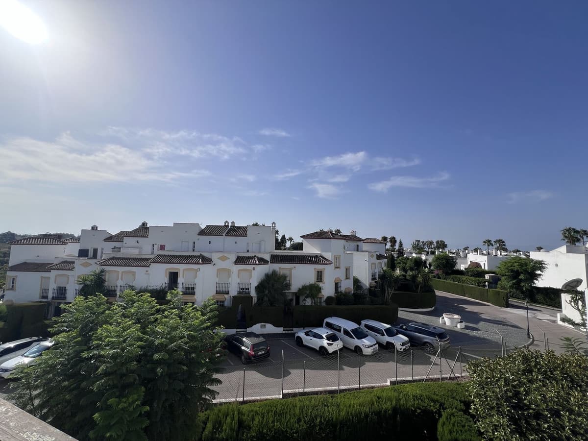 Middle Floor Apartment in Estepona — photo 1 of 10