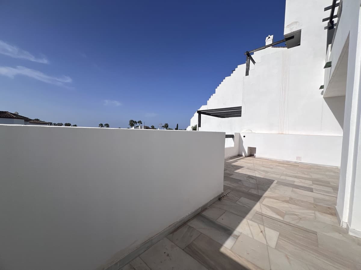 Middle Floor Apartment in Estepona — photo 5 of 10