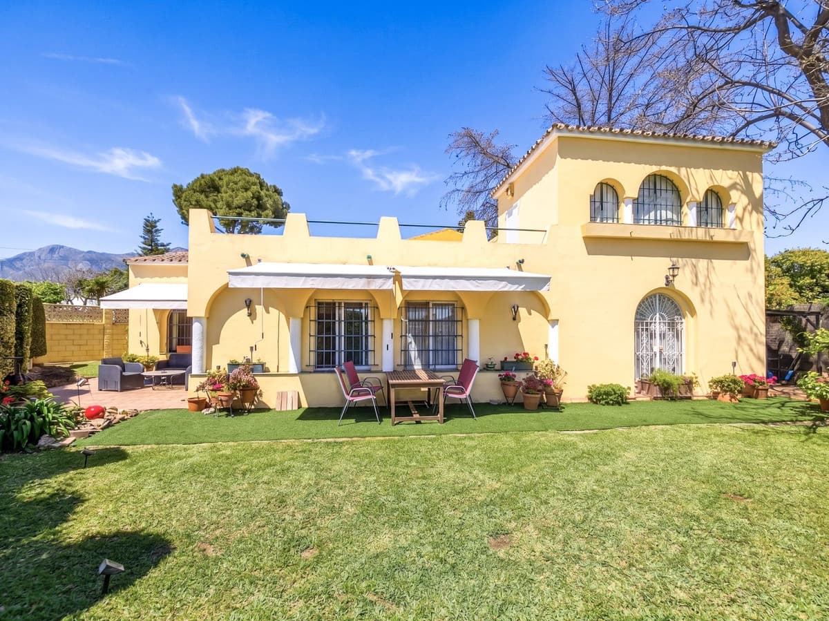Detached Villa in Marbella — photo 1 of 10