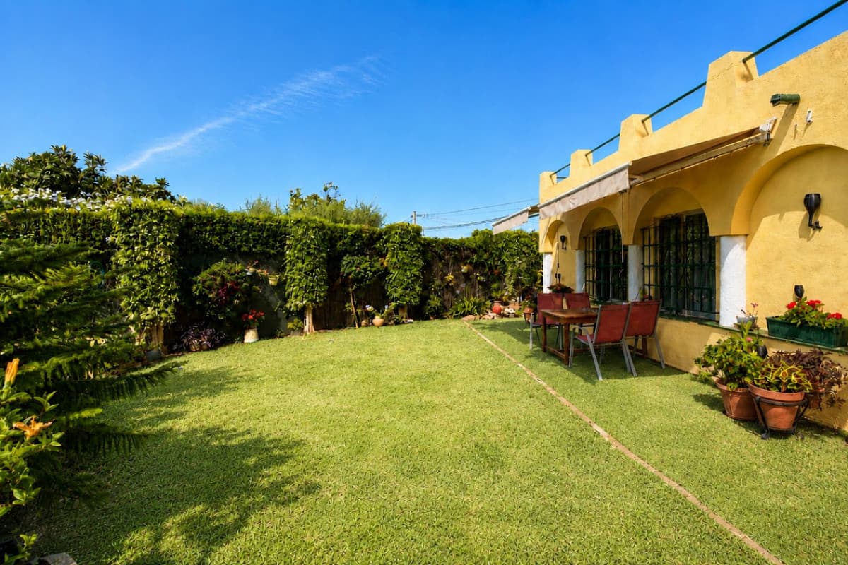 Detached Villa in Marbella — photo 2 of 10