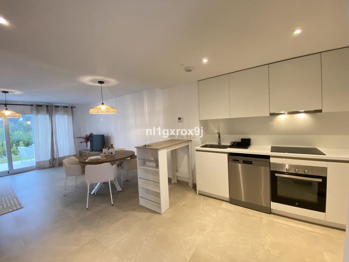 Townhouse in Estepona — photo 3 of 10