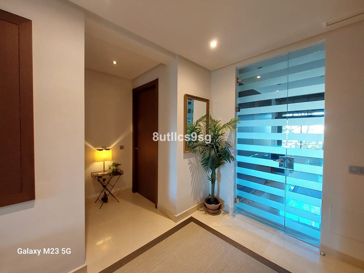 Ground Floor Apartment in Benahavís — photo 8 of 10