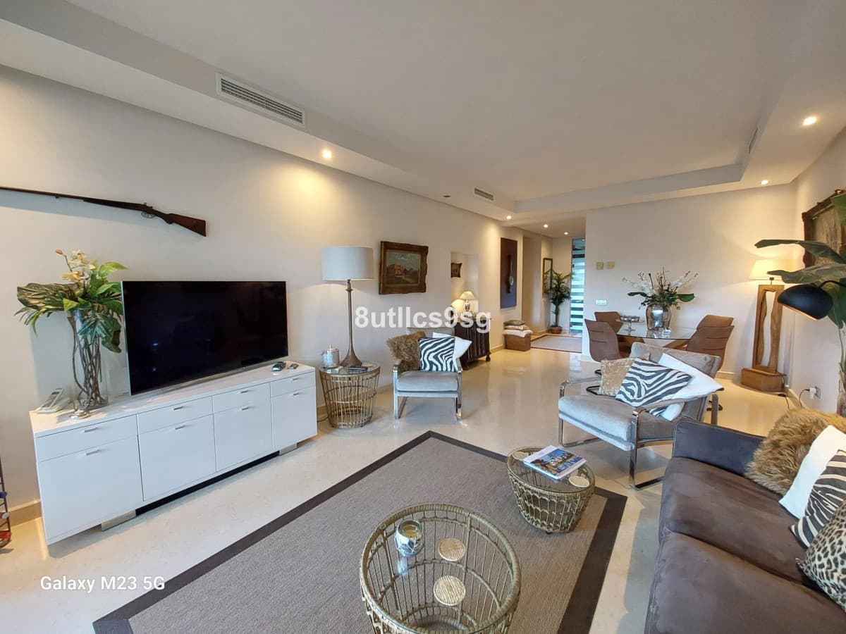Ground Floor Apartment in Benahavís — photo 9 of 10