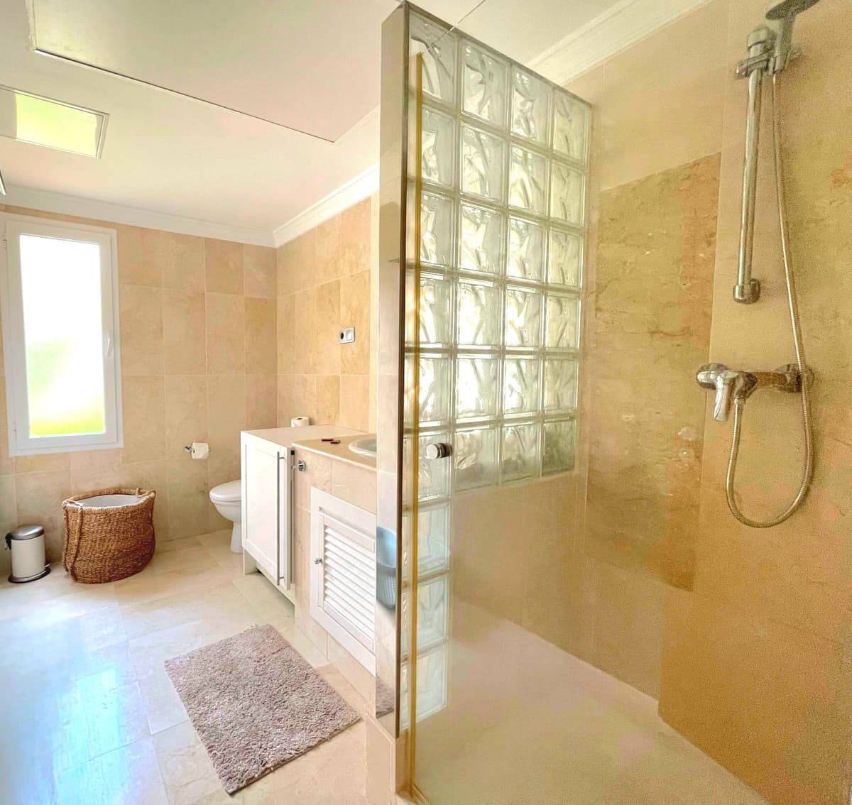 Middle Floor Apartment in Nueva Andalucía — photo 3 of 10
