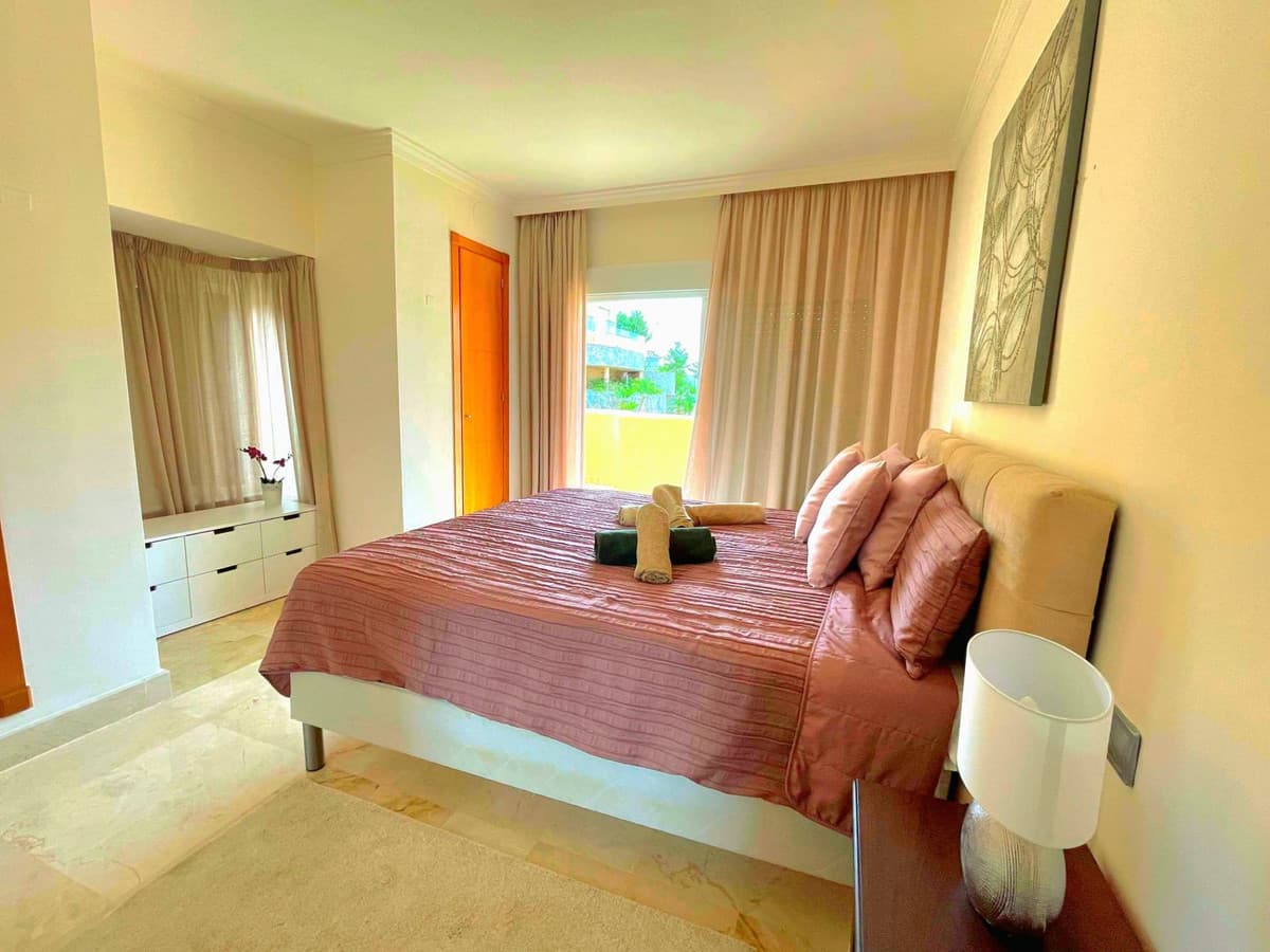 Middle Floor Apartment in Nueva Andalucía — photo 4 of 10