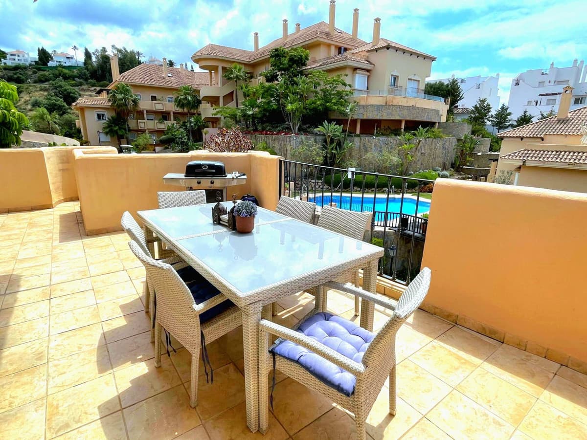 Middle Floor Apartment in Nueva Andalucía — photo 8 of 10