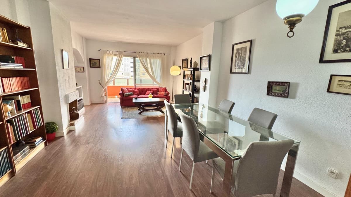 Middle Floor Apartment in Málaga — photo 1 of 10
