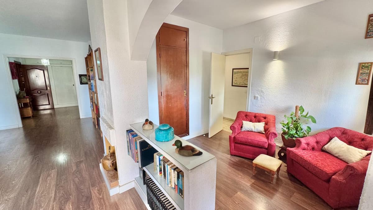 Middle Floor Apartment in Málaga — photo 5 of 10