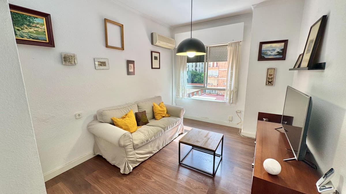 Middle Floor Apartment in Málaga — photo 7 of 10