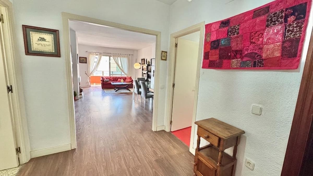 Middle Floor Apartment in Málaga — photo 8 of 10