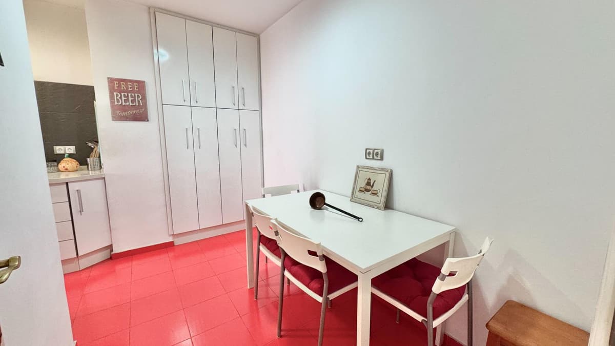 Middle Floor Apartment in Málaga — photo 9 of 10