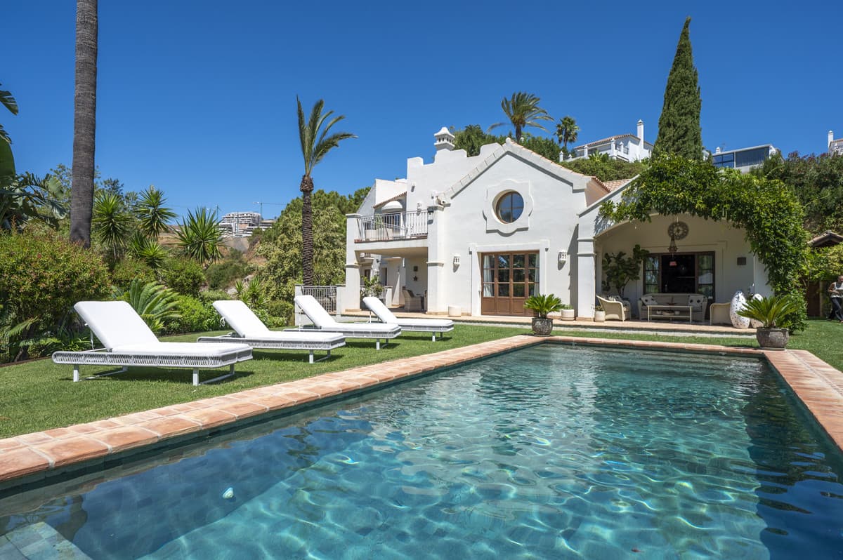 Detached Villa in Estepona — photo 1 of 10