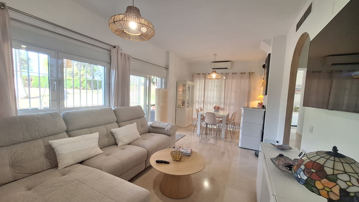 Middle Floor Apartment in Estepona — photo 3 of 10